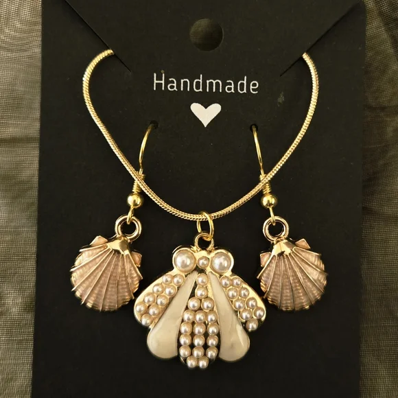 Handmade Gold, White & Pink Clam Shell Necklace & Earring Set - Picture 2 of 2